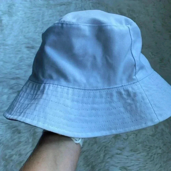 Alice + Olivia Daisy Bucket Hat - Picture 3 of 4